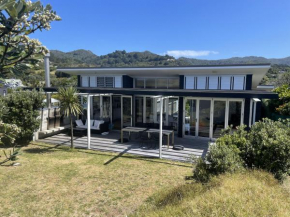 Medlands Beach House Great Barrier Island